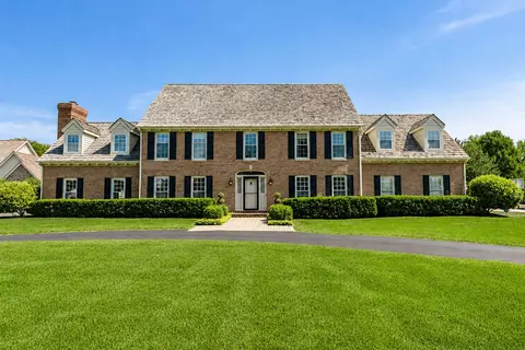10434 N Haddonstone, Mequon, WI 53092