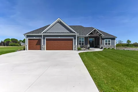 28516 Blue Crane, Waterford, WI 53185