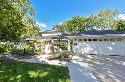 w176n8474 Sunset Rdg, Menomonee Falls, WI 53051
