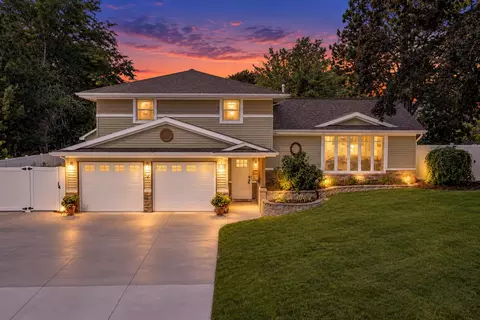 160 Roselawn, Allouez, WI 54301
