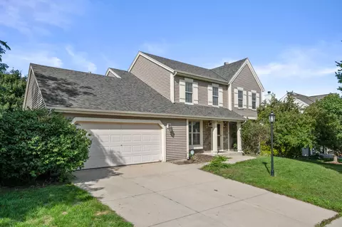 922 River Hl, Waukesha, WI 53189