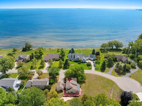 4101 Michigan Shrs, Menominee, MI 49858