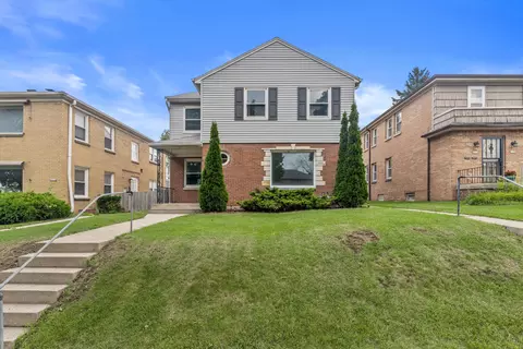 8306 W W Ctr, Milwaukee, WI 53222