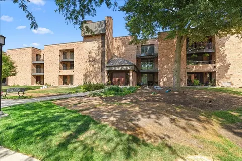 1906 E Shorewood #149, Shorewood, WI 53211