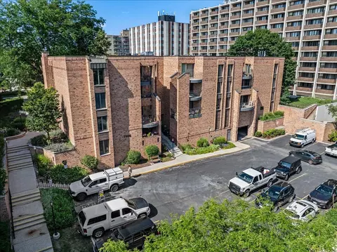 1906 E Shorewood #149, Shorewood, WI 53211
