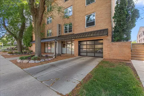 2121 N Cambridge #302, Milwaukee, WI 53202