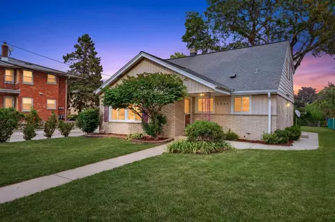 2250 N 103rd, Wauwatosa, WI 53226