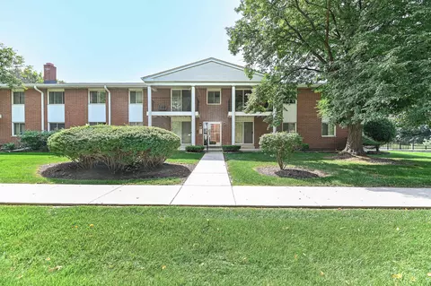 6183 W Howard #9, Greenfield, WI 53220