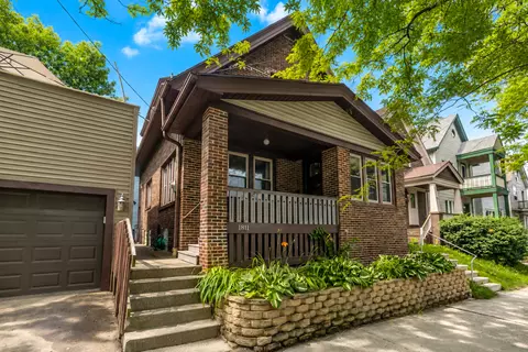 1811 N Astor, Milwaukee, WI 53202