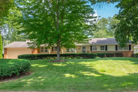 2308 S Green Links, West Allis, WI 53227