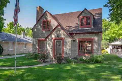 2611 N 84th, Wauwatosa, WI 53226