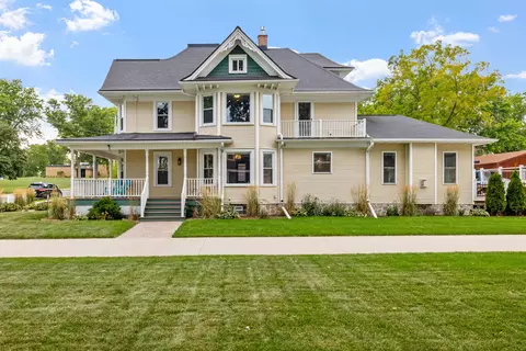 40 W Van Altena, Cedar Grove, WI 53013