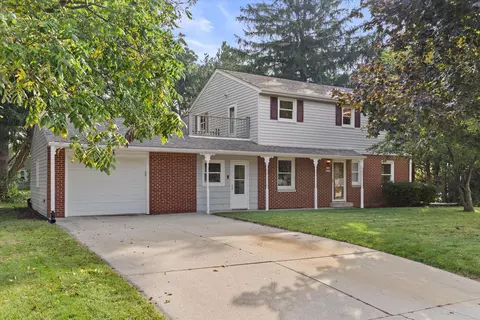 w236n6530 Hillview, Sussex, WI 53089