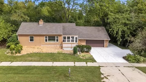 4418 W Mequon, Mequon, WI 53092