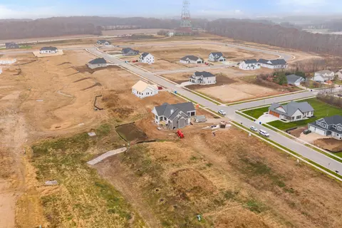 2472 Boulder, Slinger, WI 53086 photo 2