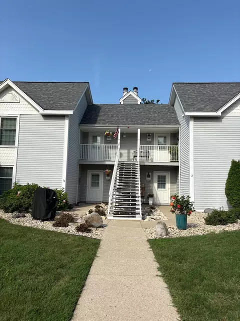 300 Foxwood #158, Waterford, WI 53185