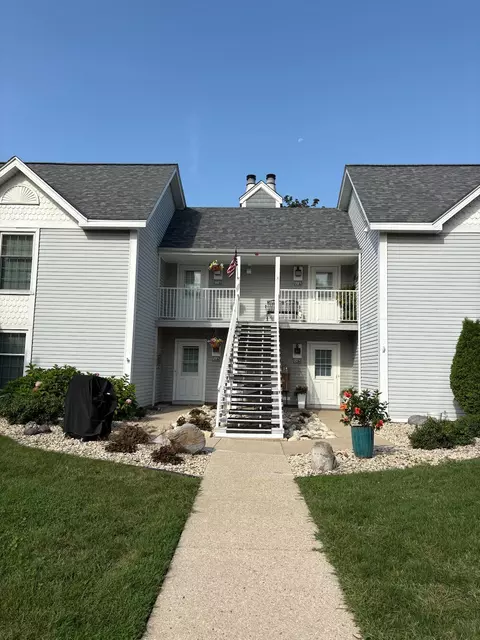 300 Foxwood #158, Waterford, WI 53185