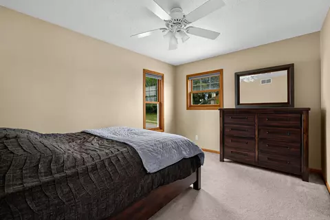 Bedroom - 100 Calla, Onalaska, WI 54650 photo 2 of 3