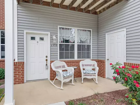 695 W Dekora #D, Saukville, WI 53080