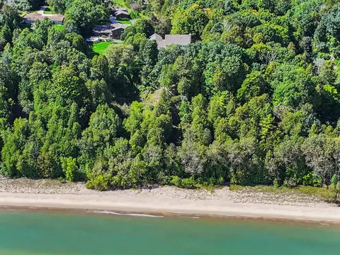 3582 E Norport, Port Washington, WI 53074