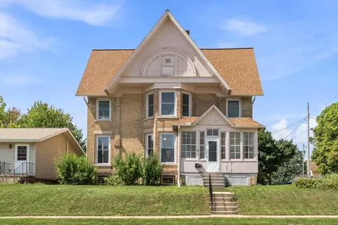 23 N John, Mayville, WI 53050