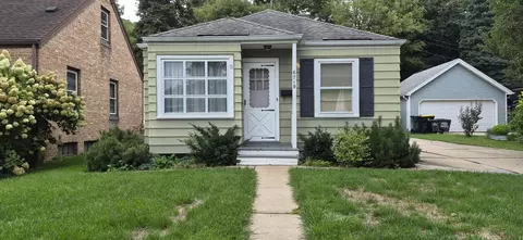 6719 Hillside, Wauwatosa, WI 53213
