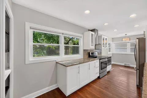 Kitchen - 7125 N Longacre, Fox Point, WI 53217 photo 5 of 10