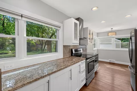 Kitchen - 7125 N Longacre, Fox Point, WI 53217 photo 6 of 10