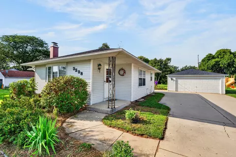3508 E Oakwood, Oak Creek, WI 53154