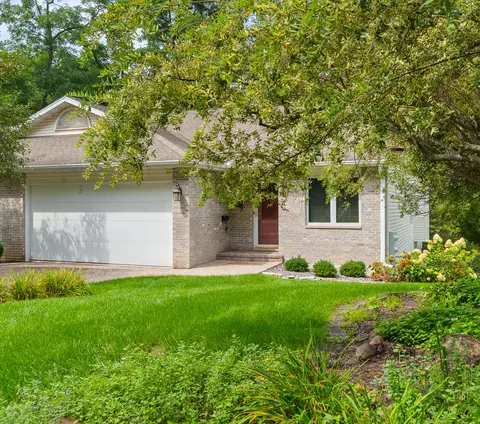 426 Country Clb, Lake Geneva, WI 53147