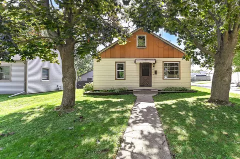 425 Maple, Hartford, WI 53027
