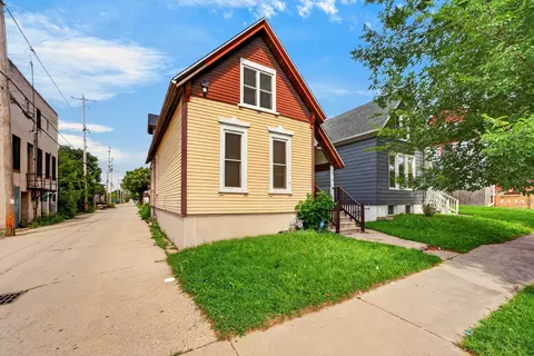216 W W Ctr, Milwaukee, WI 53212