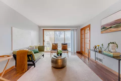 2525 S S Shr #1D, Milwaukee, WI 53207