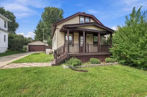 2133 S 89th, West Allis, WI 53227