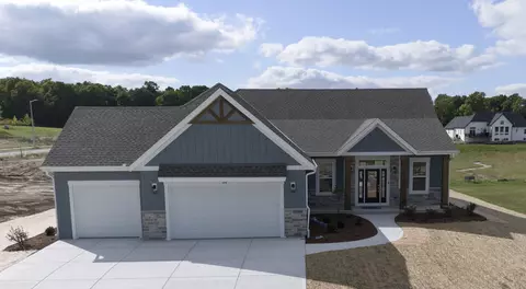 479 Sandstone, Slinger, WI 53086