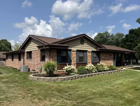 1804 W Clayton Crst, Milwaukee, WI 53221