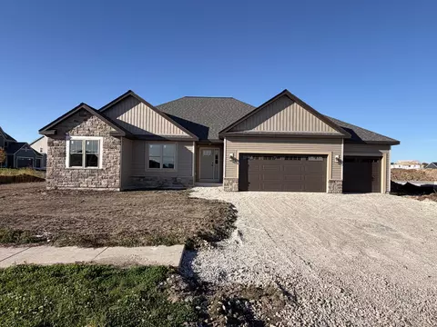 1236 Wild Rye, Oconomowoc, WI 53066