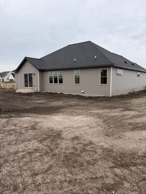1236 Wild Rye, Oconomowoc, WI 53066