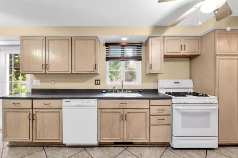 Kitchen - 301 E 4 Mile, Wind Point, WI 53402 photo 4 of 5