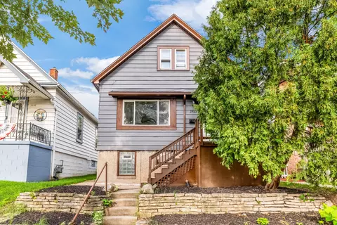 2825 S 9th, Milwaukee, WI 53215