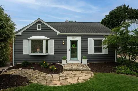 2539 N 80th, Wauwatosa, WI 53213