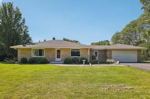 10043 N Greenview, Mequon, WI 53092