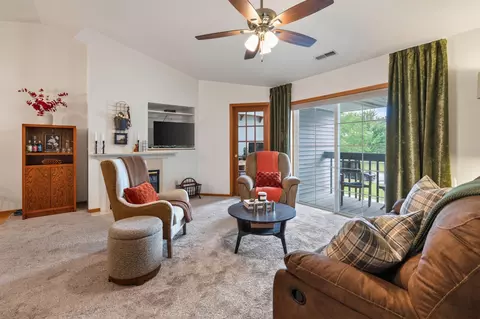 401 W Aspen #1, Oak Creek, WI 53154