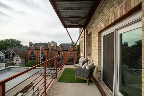 Exterior - 904 E Pearson #401, Milwaukee, WI 53202 photo 3 of 5