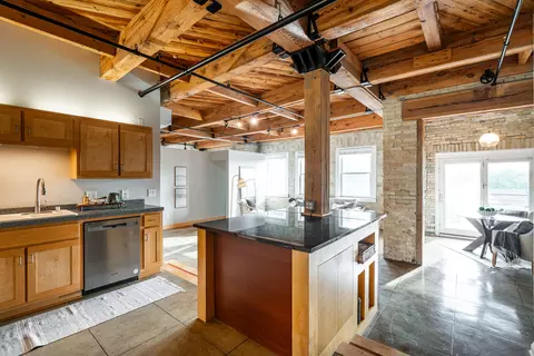 Kitchen - 904 E Pearson #401, Milwaukee, WI 53202 photo 4 of 6