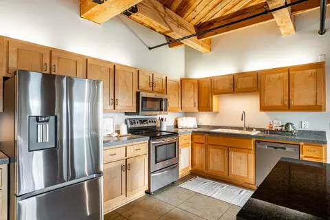 Kitchen - 904 E Pearson #401, Milwaukee, WI 53202 photo 5 of 6