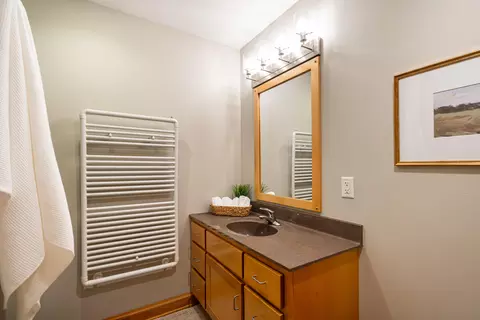Bath - 904 E Pearson #401, Milwaukee, WI 53202 photo 2 of 3