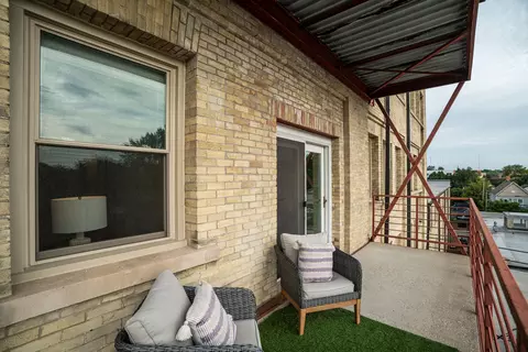 Exterior - 904 E Pearson #401, Milwaukee, WI 53202 photo 4 of 5