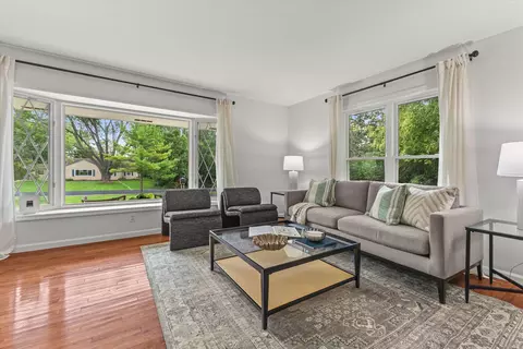 w176n8625 Sunset Rdg, Menomonee Falls, WI 53051