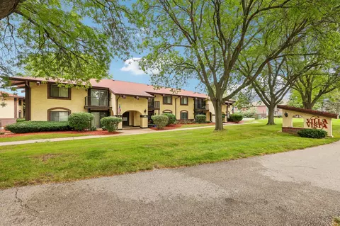 n82w13506 Fond Du Lac #A207, Menomonee Falls, WI 53051